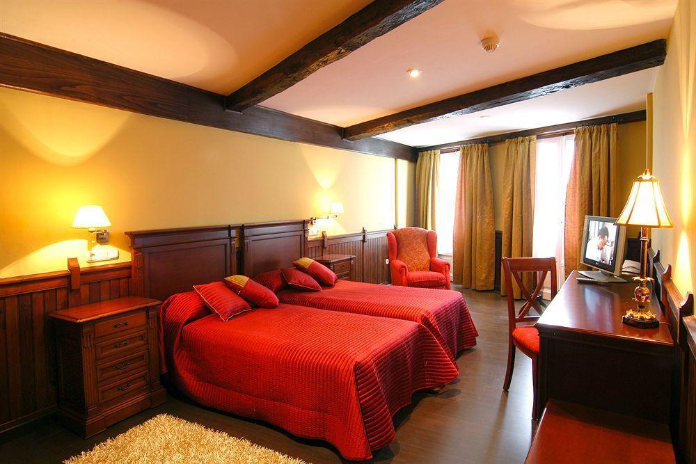 Hostal Santo Grial Santiago de Compostela Exterior foto